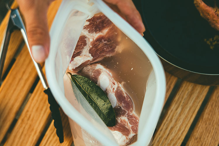 チャック付きの食料保存袋